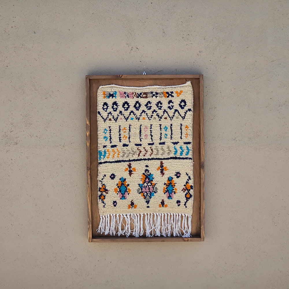 Art Mural en Tapis Traditionnel et Bois de Noyer 100 X 76 X 5cm