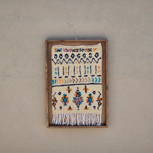 Art Mural en Tapis Traditionnel et Bois de Noyer 100 X 76 X 5cm