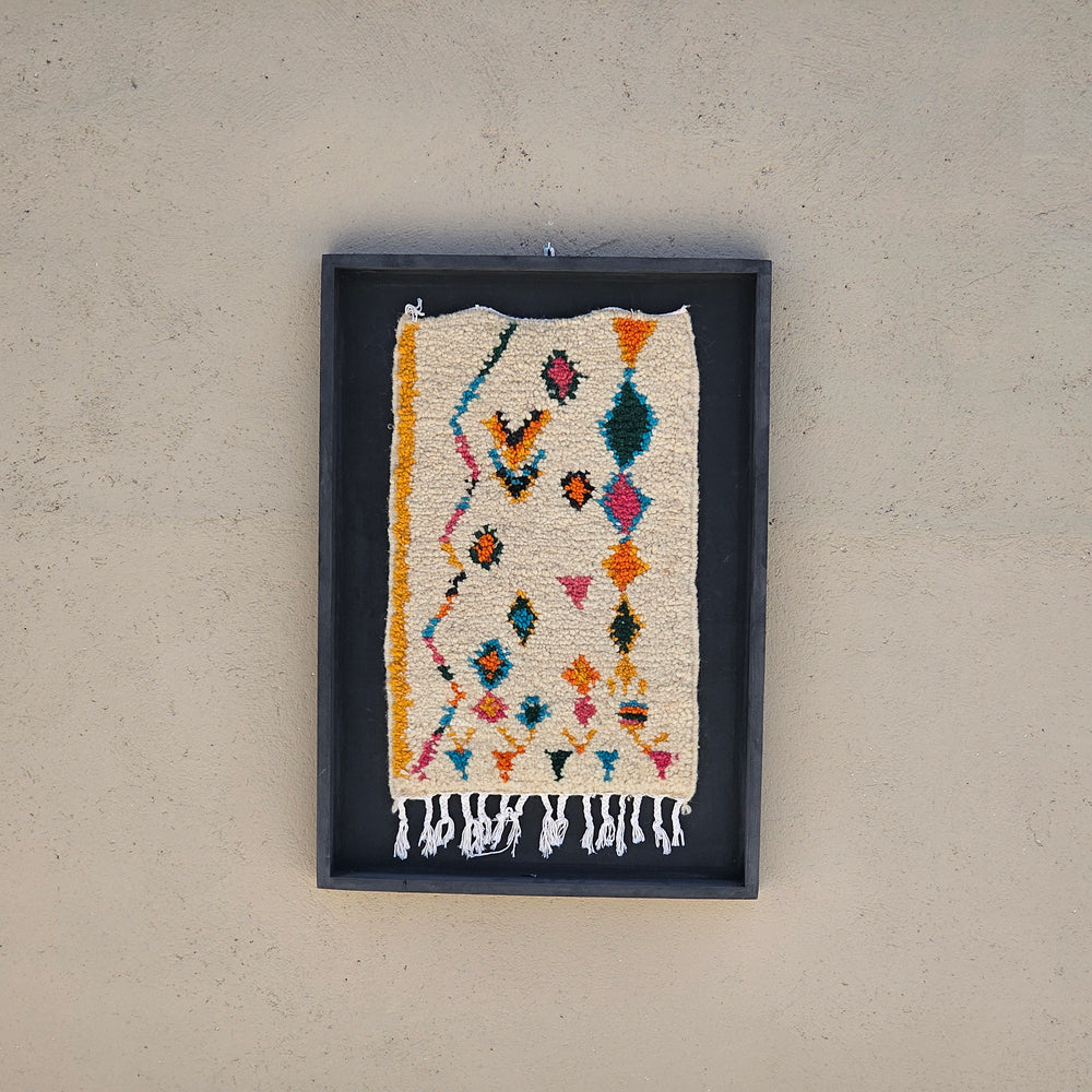 Art Mural en Tapis Traditionnel et Bois de Noyer 100 X 76 X 5cm
