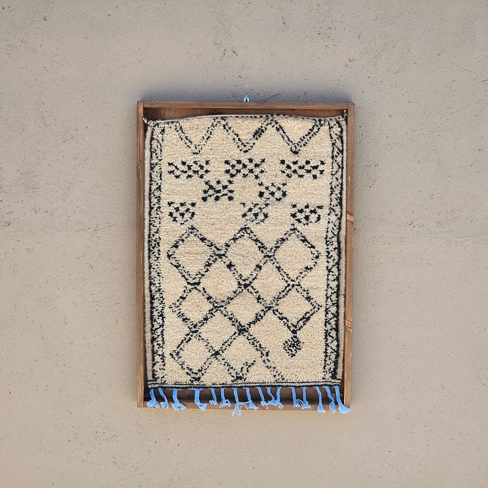 Art Mural en Tapis Traditionnel et Bois de Noyer 100 X 76 X 5cm