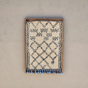 Art Mural en Tapis Traditionnel et Bois de Noyer 100 X 76 X 5cm
