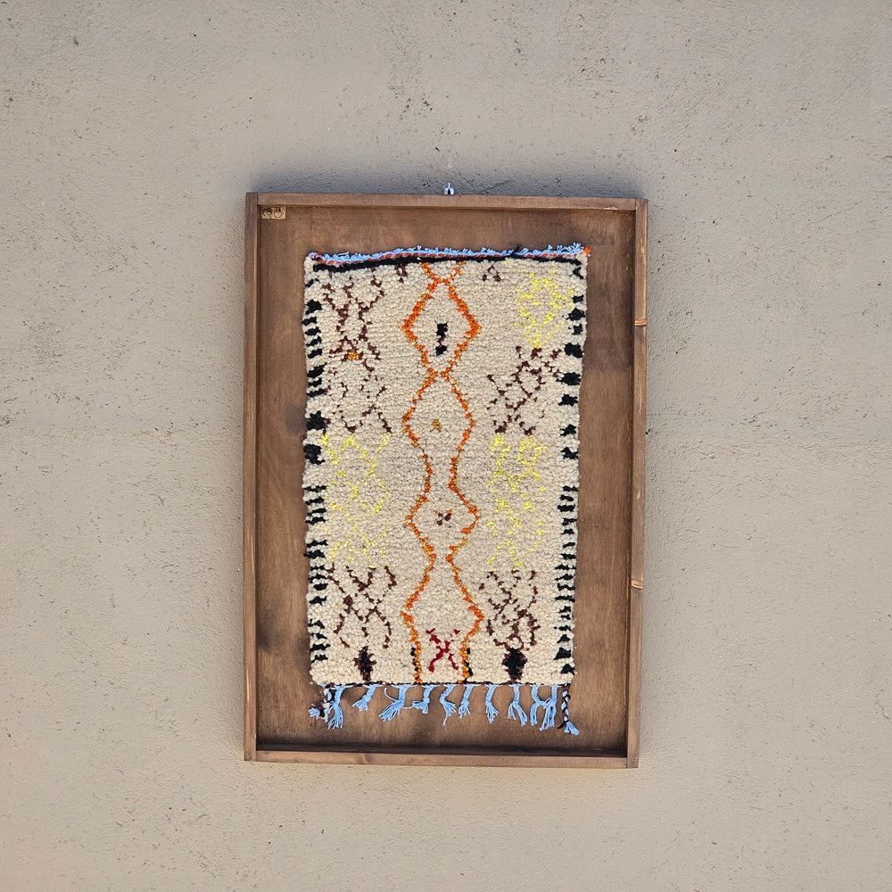 Art Mural en Tapis Traditionnel et Bois de Noyer 100 X 76 X 5cm
